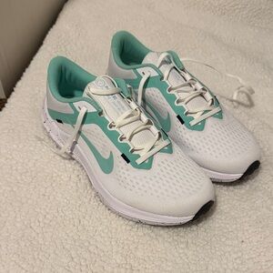 Nike Women's Athletic Shoes in White and Teal